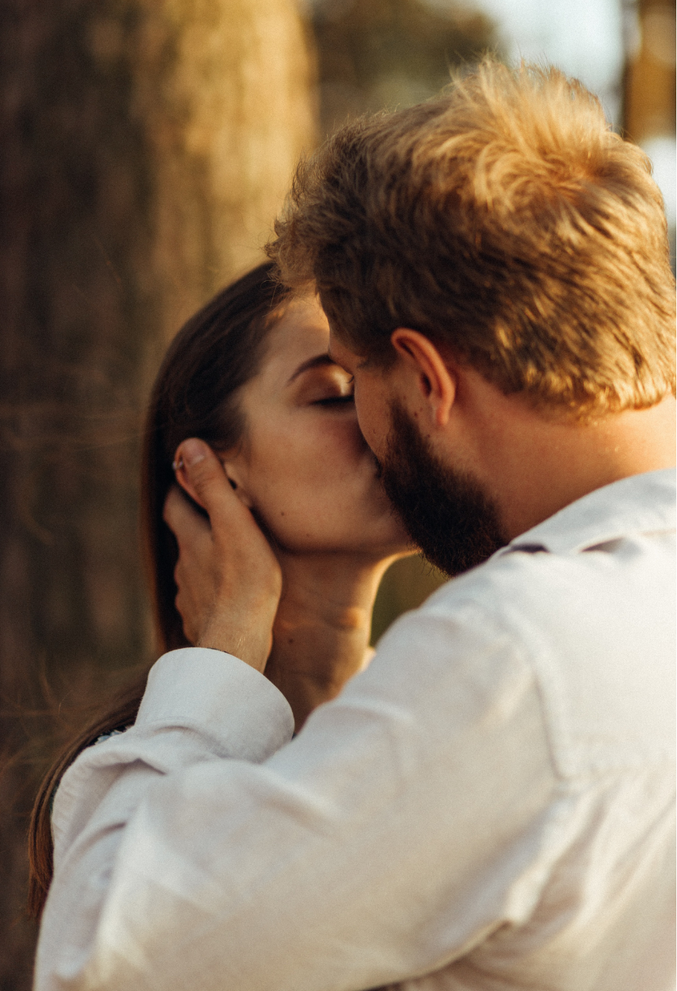 man kissing his woman